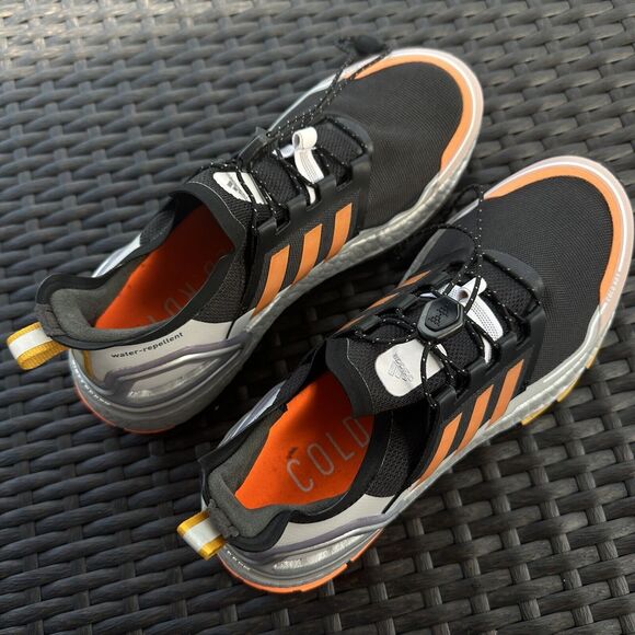 Athletic_Shoes